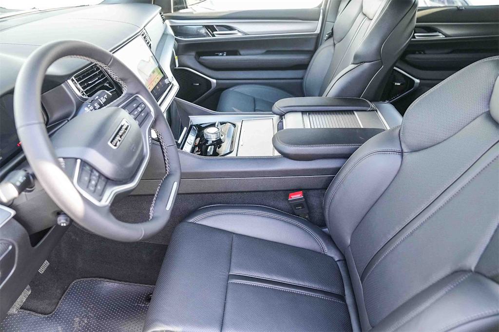 Thumbnail: 2026 Jeep Grand Wagoneer L - 10