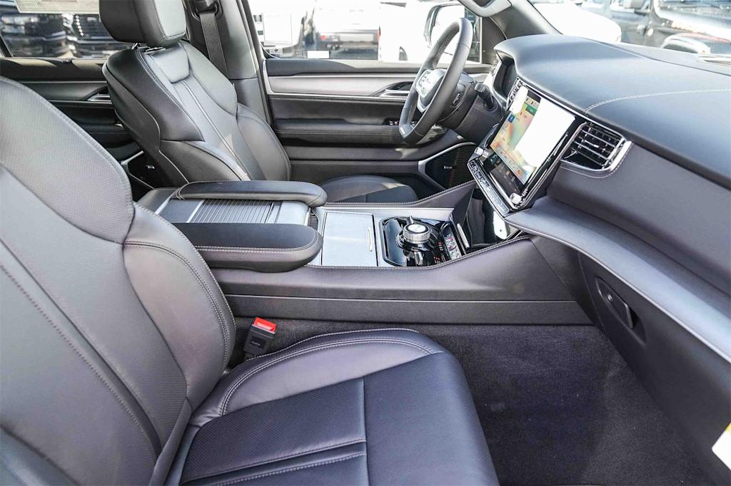 Thumbnail: 2026 Jeep Grand Wagoneer L - 9