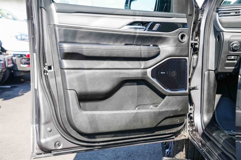 Thumbnail: 2026 Jeep Grand Wagoneer L - 23