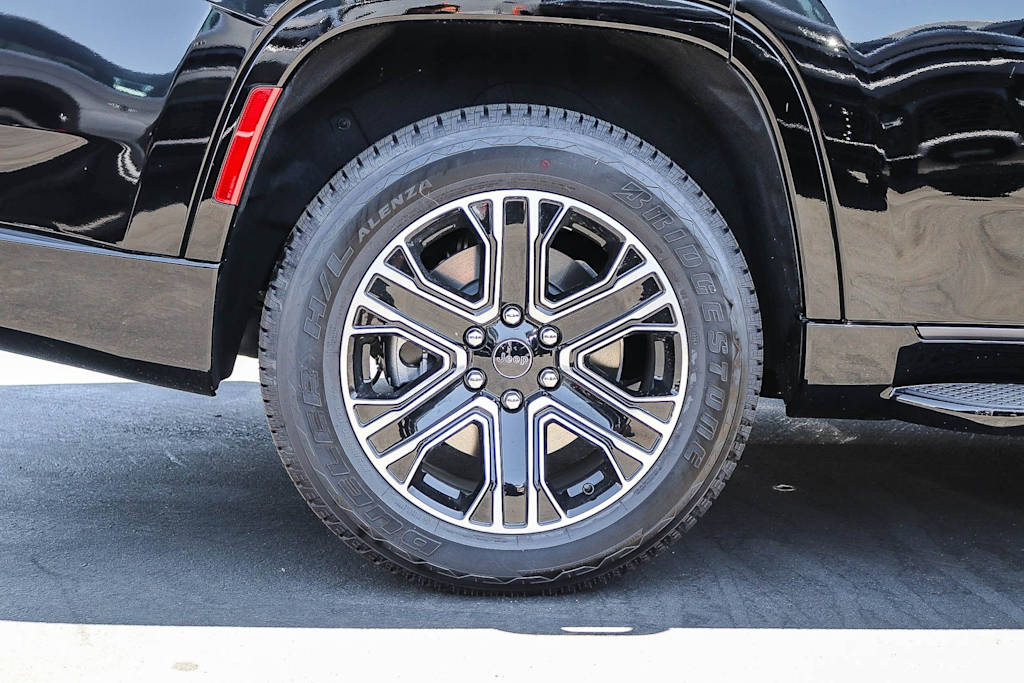 Thumbnail: 2026 Jeep Grand Wagoneer - 20
