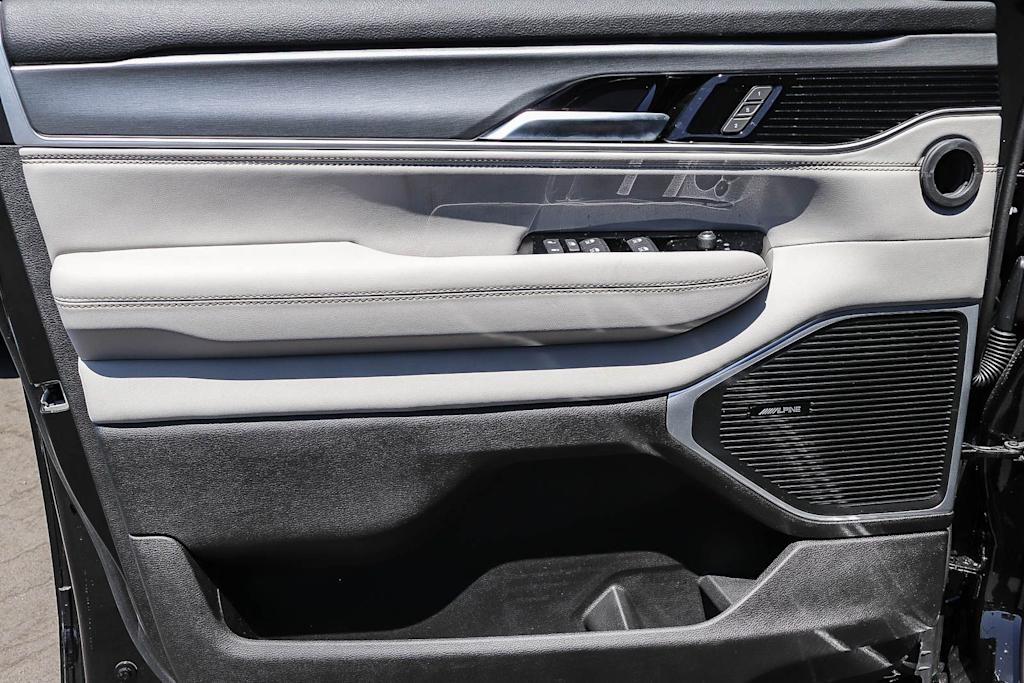 Thumbnail: 2026 Jeep Grand Wagoneer - 22