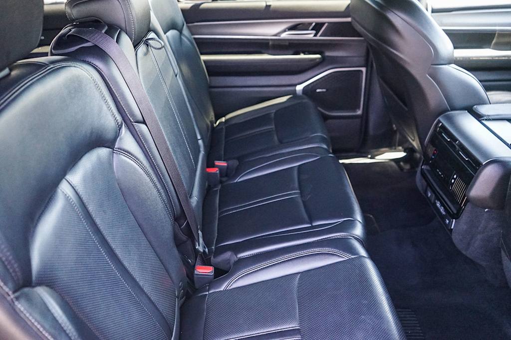 Thumbnail: 2023 Jeep Wagoneer - 11