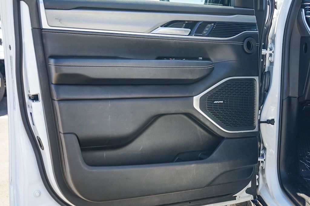 Thumbnail: 2023 Jeep Wagoneer - 19