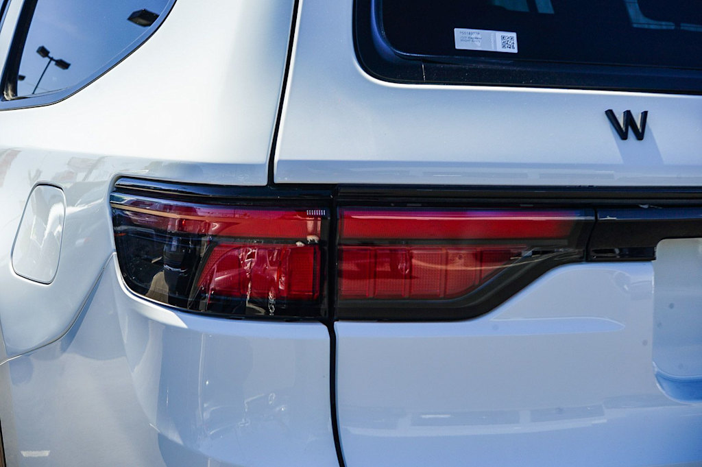 Thumbnail: 2023 Jeep Wagoneer - 16