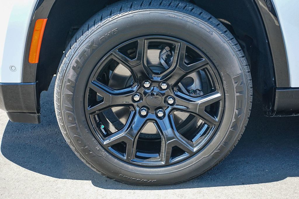 Thumbnail: 2023 Jeep Wagoneer - 6