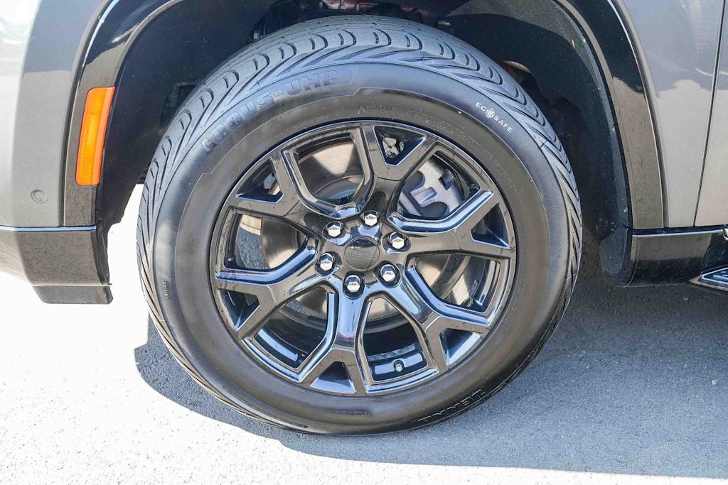 Thumbnail: 2022 Jeep Wagoneer - 6