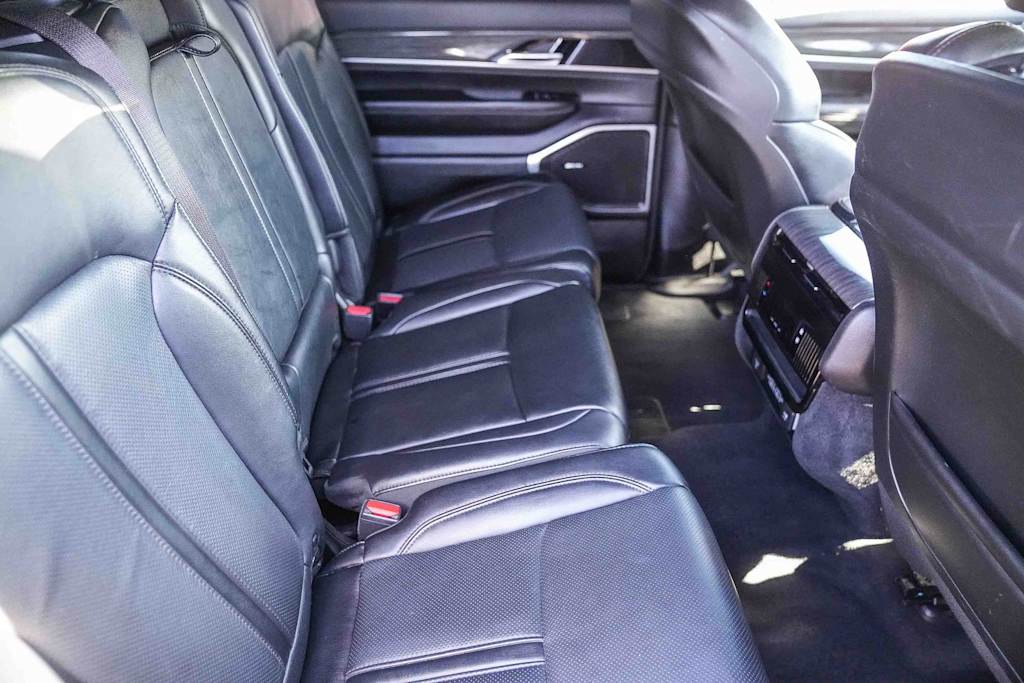 Thumbnail: 2022 Jeep Wagoneer - 9