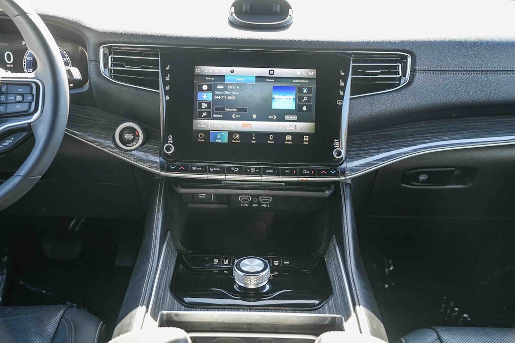 Thumbnail: 2022 Jeep Wagoneer - 10