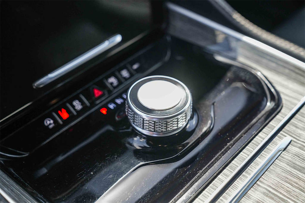 Thumbnail: 2022 Jeep Wagoneer - 14