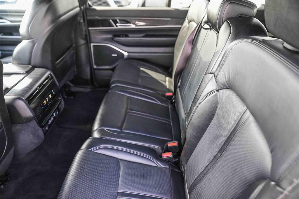 Thumbnail: 2022 Jeep Wagoneer - 10