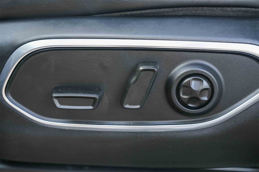 Thumbnail: 2022 Jeep Wagoneer - 21