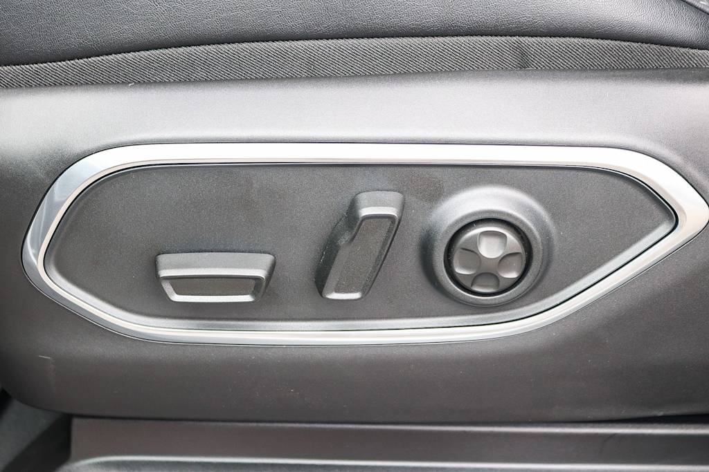 Thumbnail: 2026 Jeep Grand Wagoneer - 25