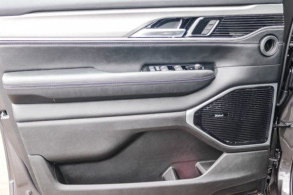 Thumbnail: 2026 Jeep Grand Wagoneer - 26