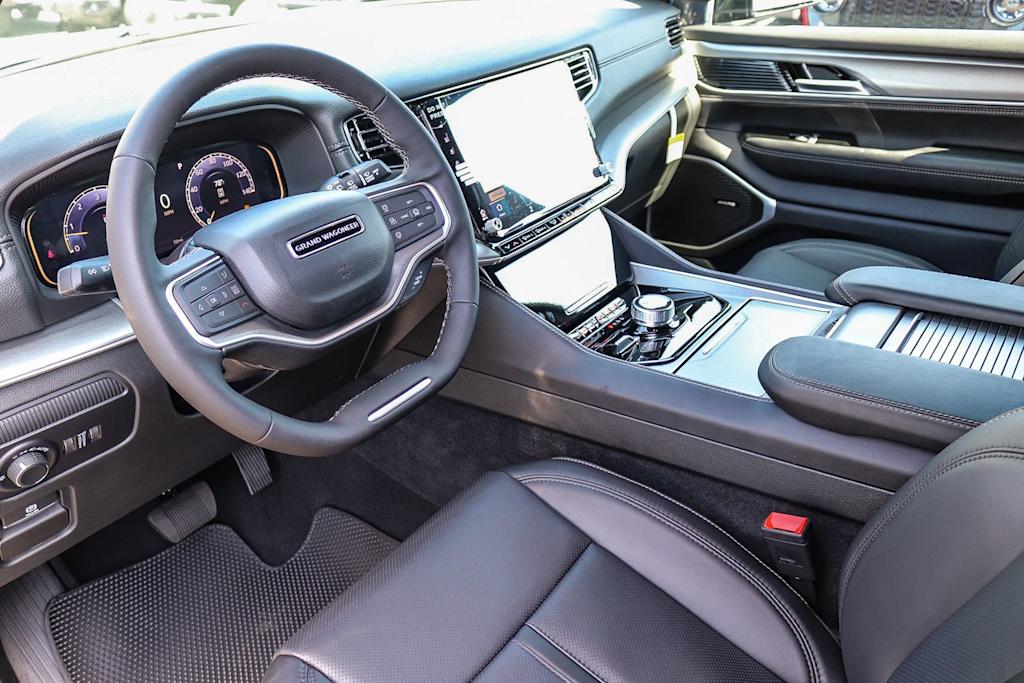 Thumbnail: 2026 Jeep Grand Wagoneer - 11