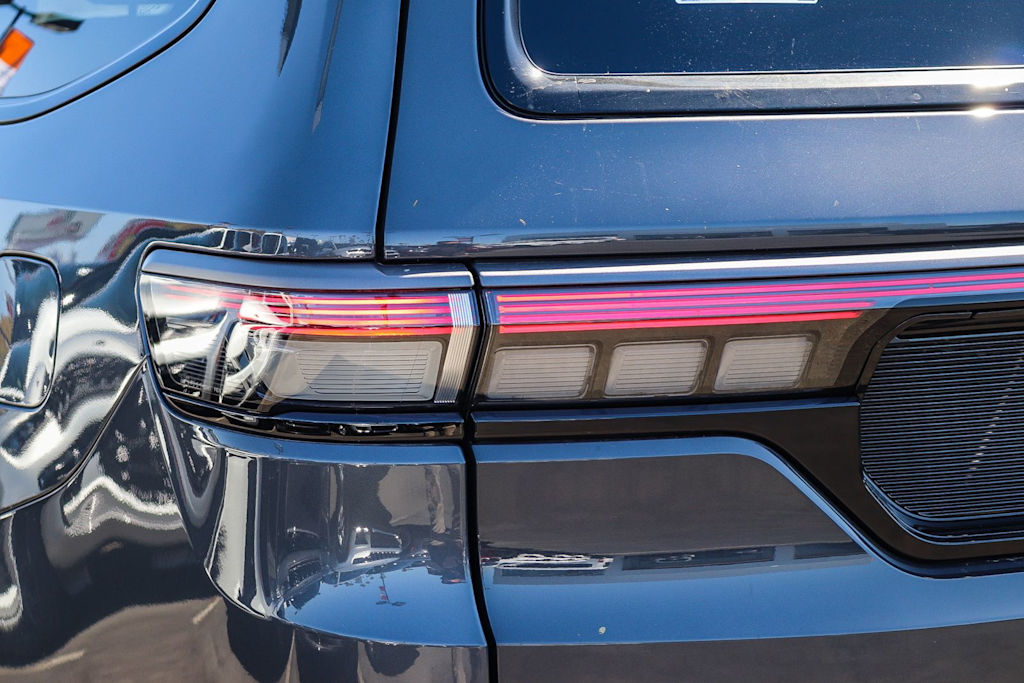 Thumbnail: 2026 Jeep Grand Wagoneer - 21