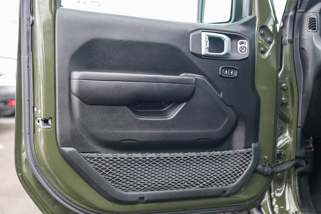 Thumbnail: 2021 Jeep Gladiator - 23