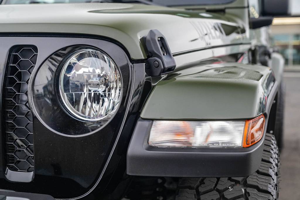 Thumbnail: 2021 Jeep Gladiator - 21