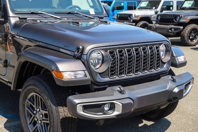 2024 Jeep Gladiator Sport 20