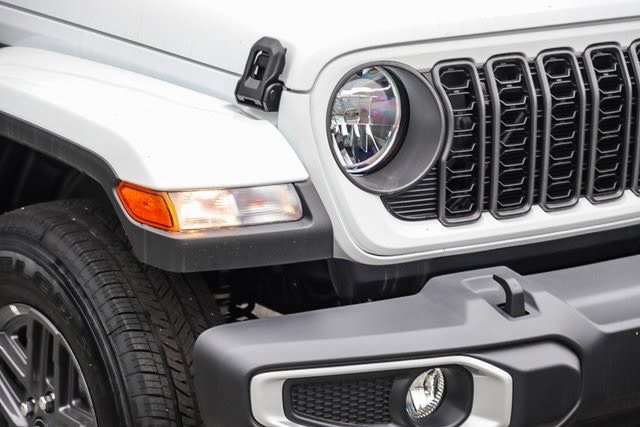 2024 Jeep Gladiator Sport 19