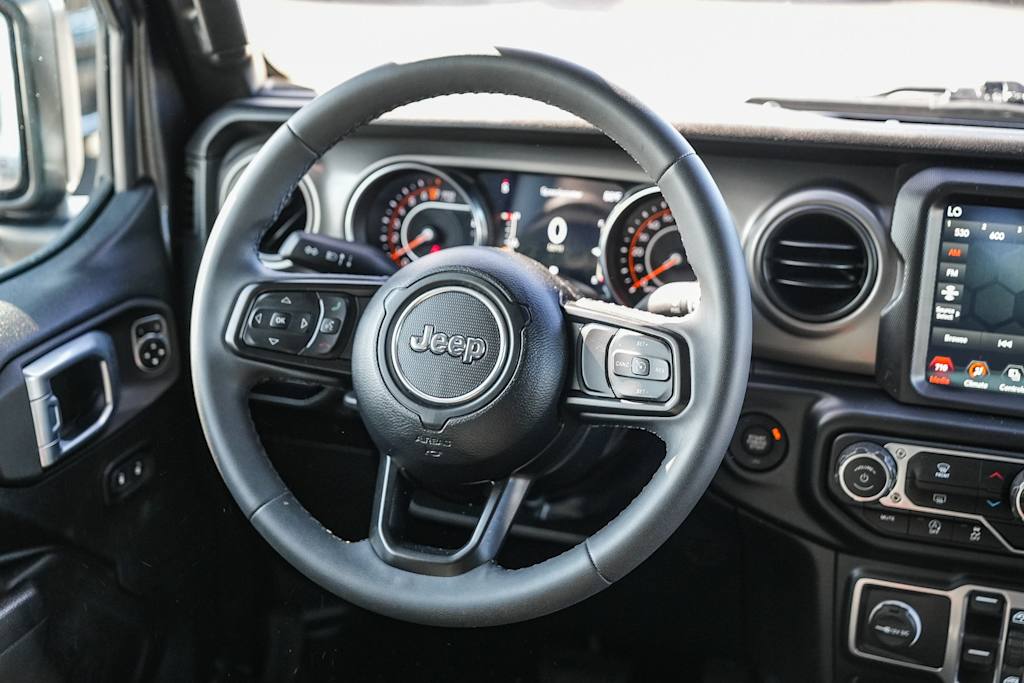 Thumbnail: 2023 Jeep Gladiator - 8