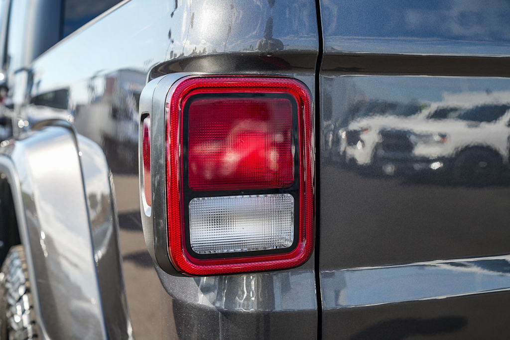 Thumbnail: 2023 Jeep Gladiator - 17