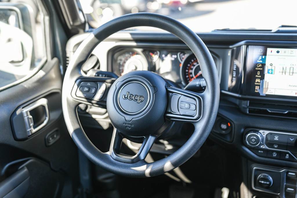 Thumbnail: 2026 Jeep Gladiator - 12
