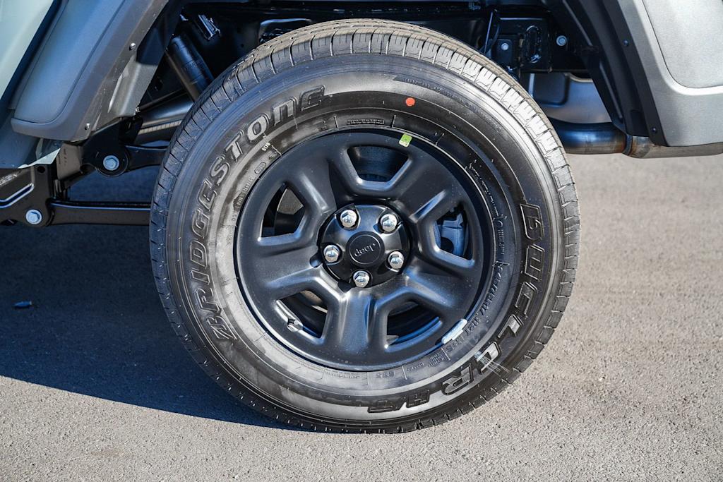 Thumbnail: 2026 Jeep Gladiator - 21