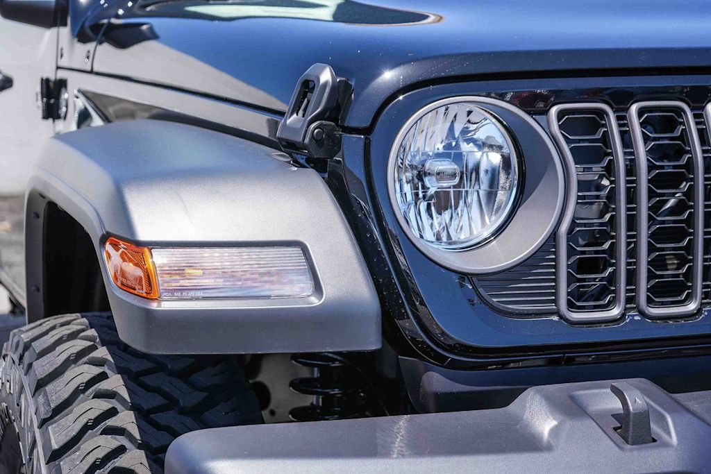 Thumbnail: 2026 Jeep Gladiator - 7