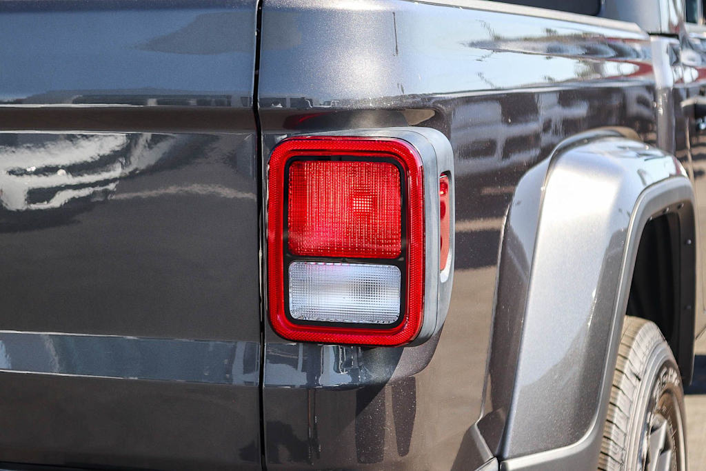 Thumbnail: 2026 Jeep Gladiator - 18