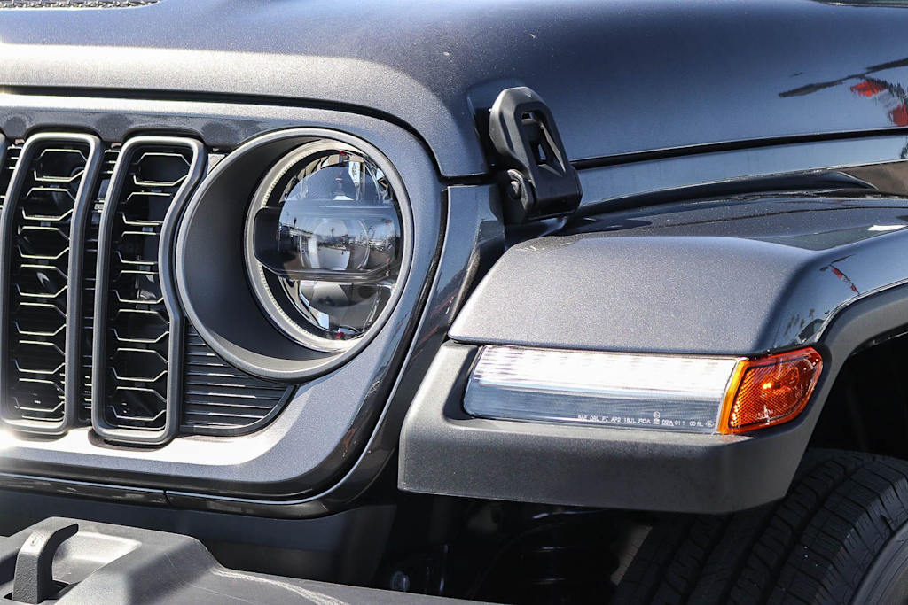 Thumbnail: 2026 Jeep Gladiator - 19