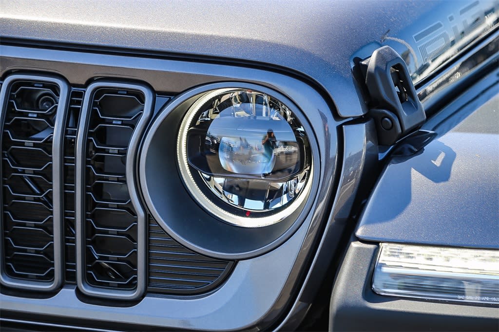 Thumbnail: 2025 Jeep Gladiator - 18