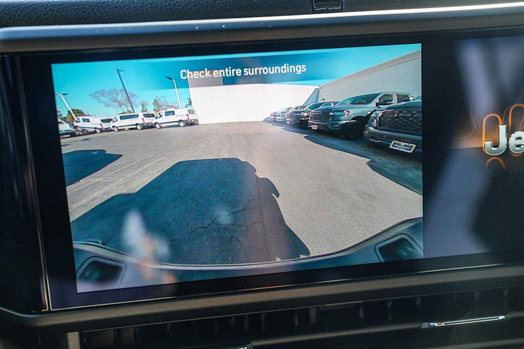 Thumbnail: 2025 Jeep Gladiator - 24