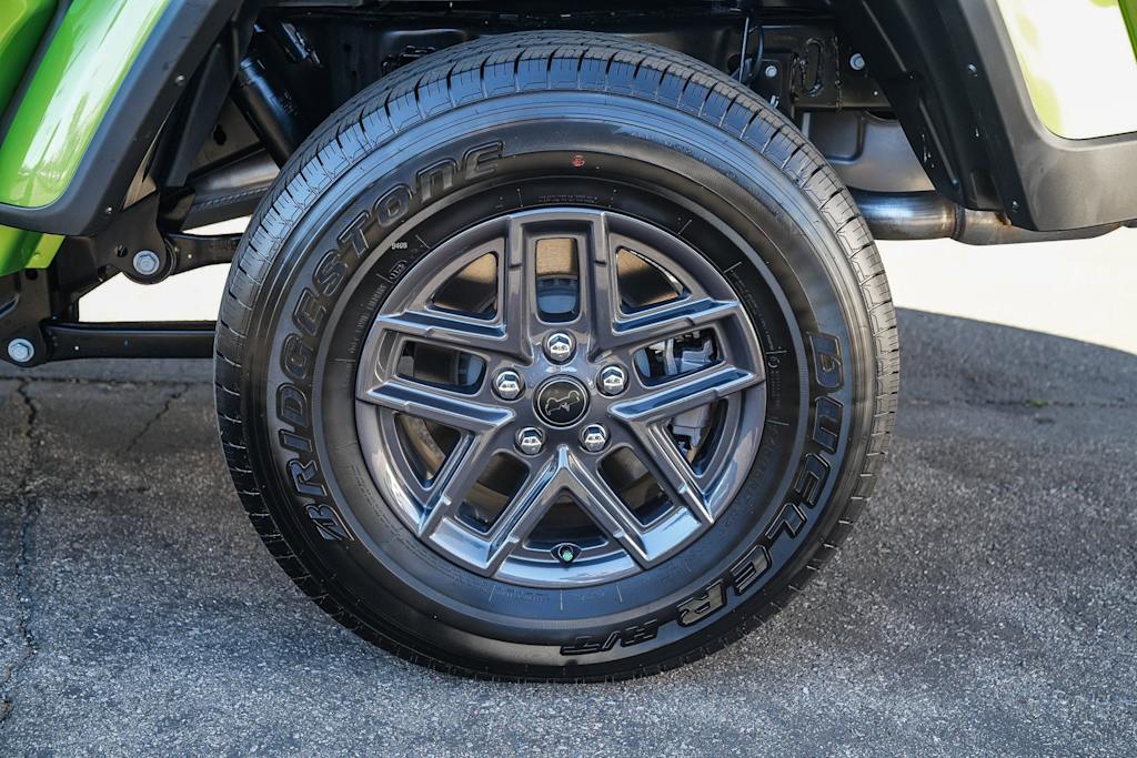 Thumbnail: 2025 Jeep Gladiator - 21