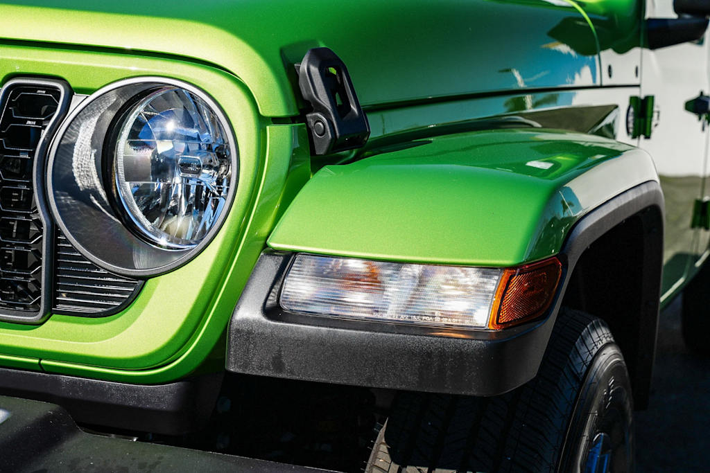 Thumbnail: 2025 Jeep Gladiator - 20