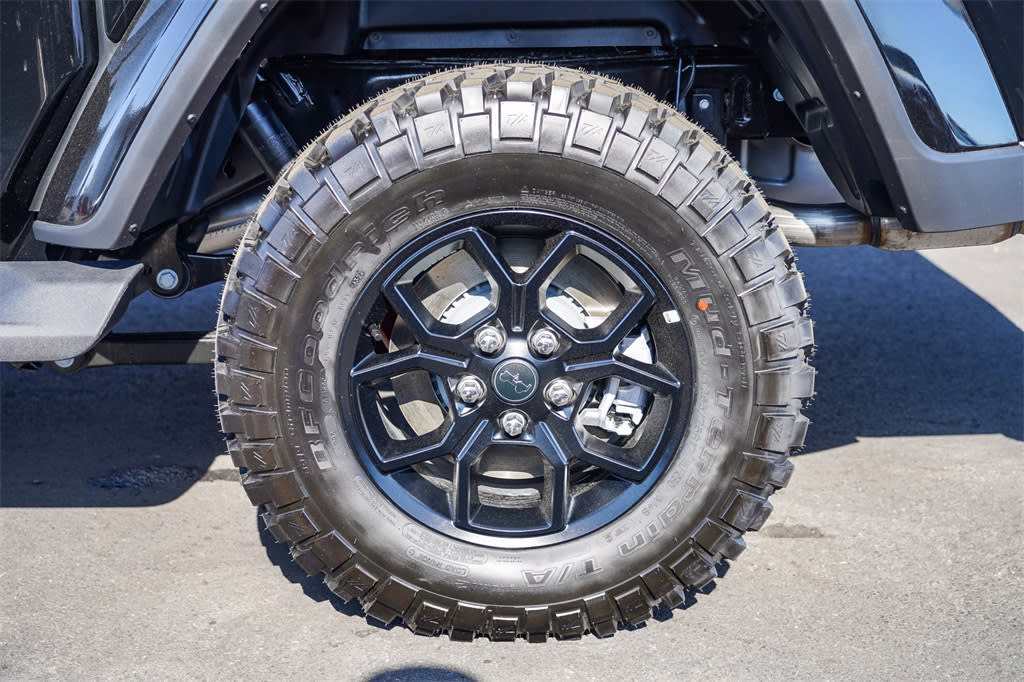 Thumbnail: 2025 Jeep Gladiator - 21