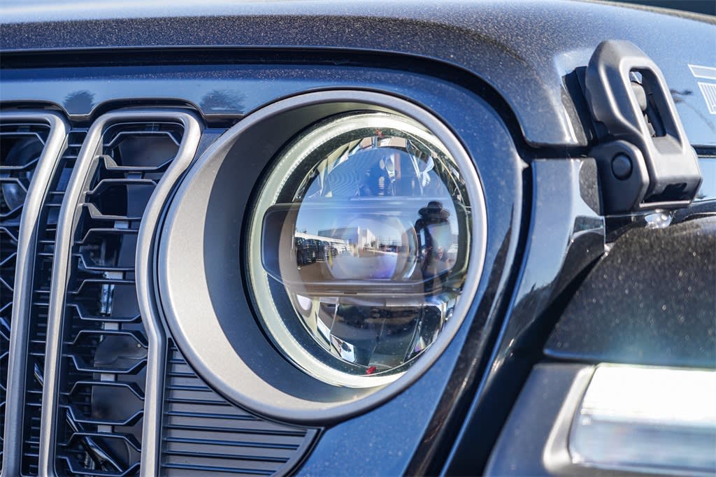Thumbnail: 2025 Jeep Gladiator - 16