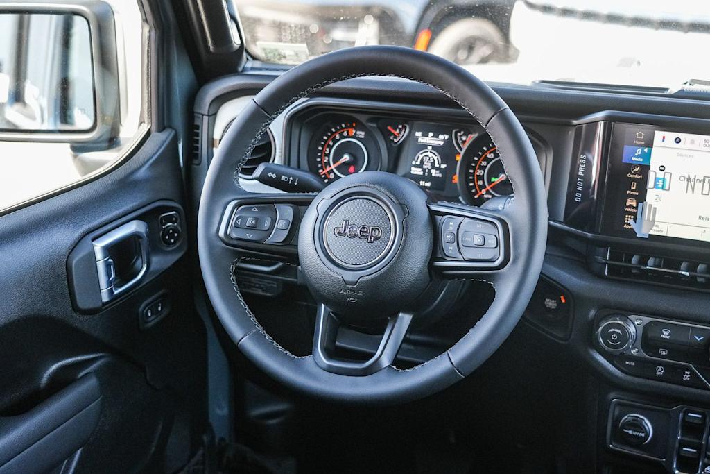 Thumbnail: 2026 Jeep Gladiator - 9