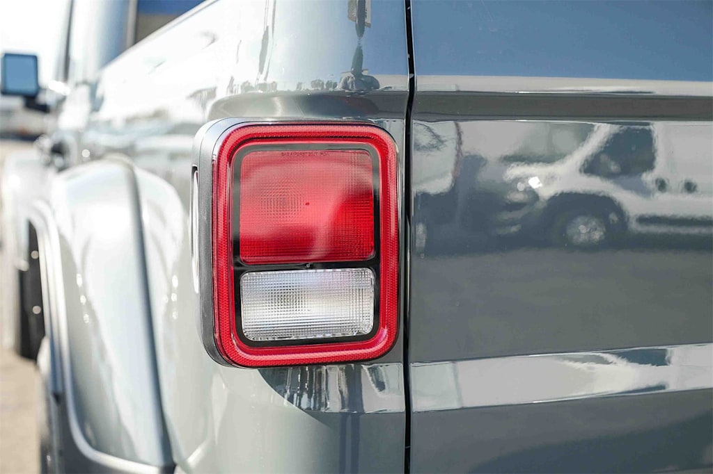 Thumbnail: 2025 Jeep Gladiator - 19