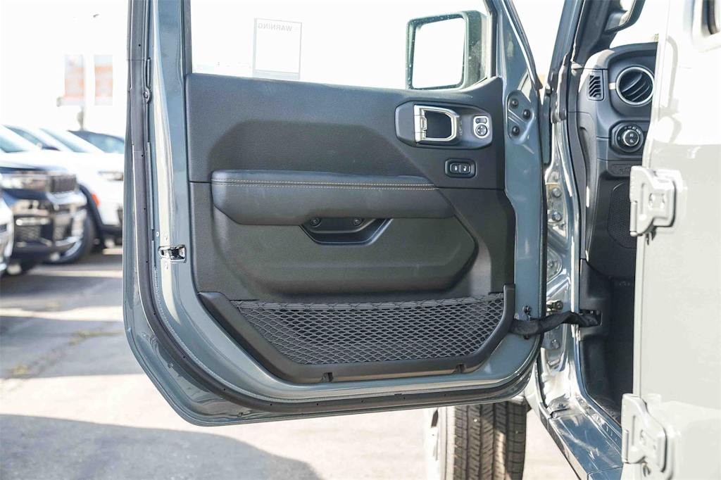 Thumbnail: 2025 Jeep Gladiator - 22