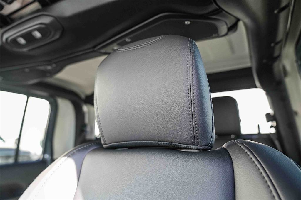 Thumbnail: 2025 Jeep Gladiator - 25