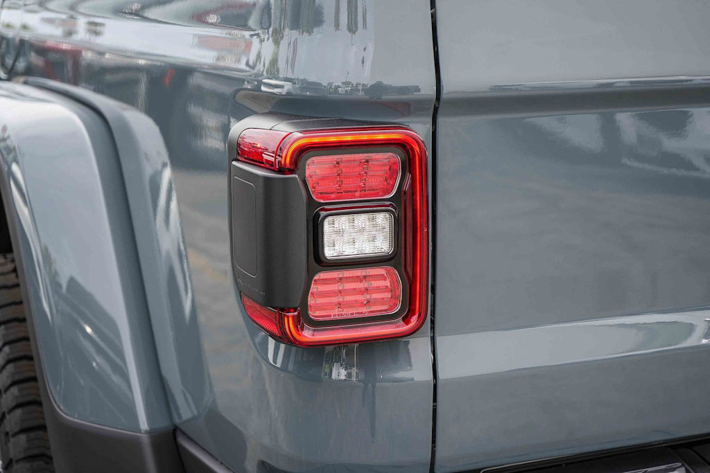 Thumbnail: 2026 Jeep Gladiator - 22
