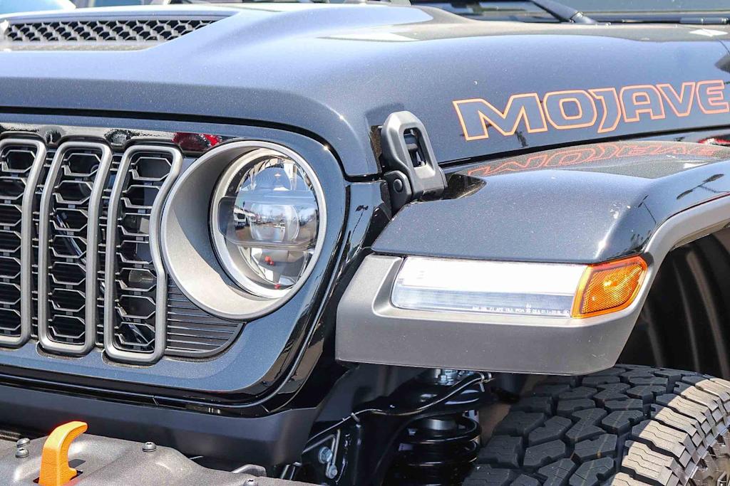 Thumbnail: 2026 Jeep Gladiator - 21