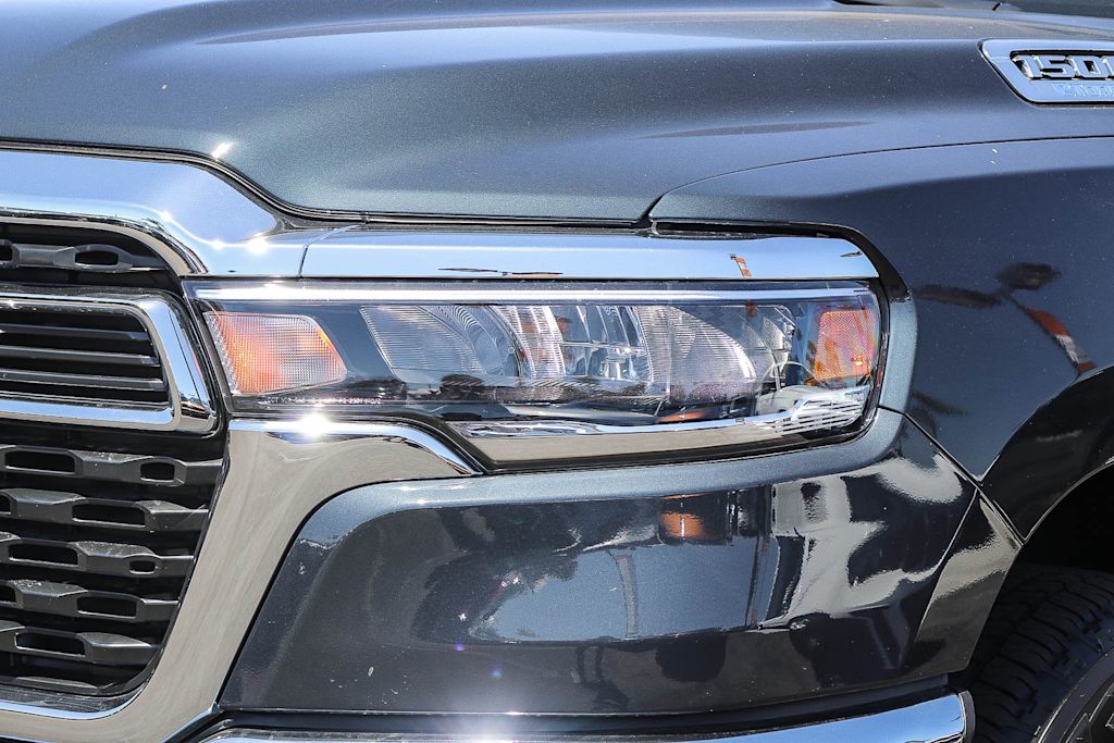 Thumbnail: 2026 RAM 1500 - 18