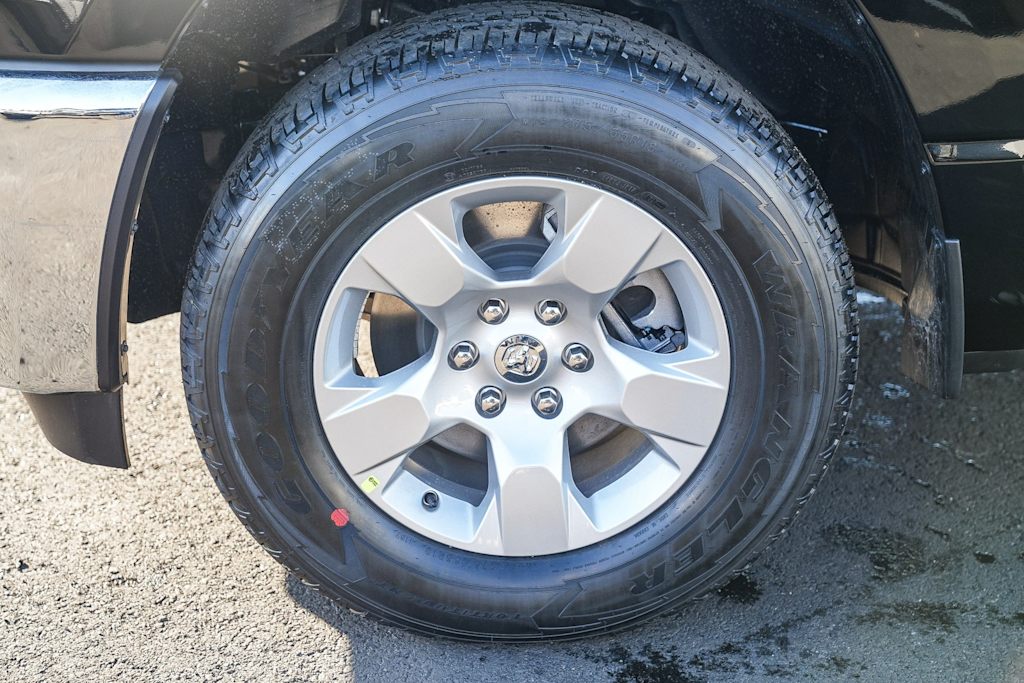 Thumbnail: 2026 RAM 1500 - 6