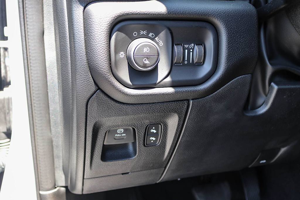 Thumbnail: 2026 RAM 1500 - 32
