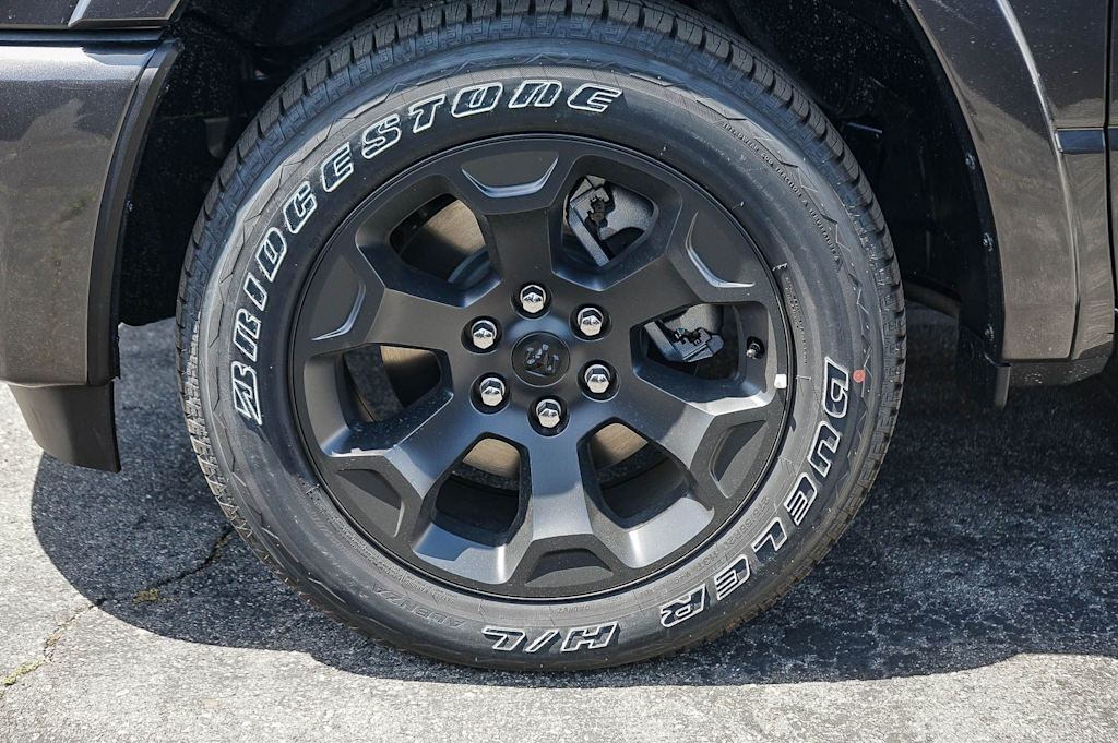 Thumbnail: 2026 RAM 1500 - 6
