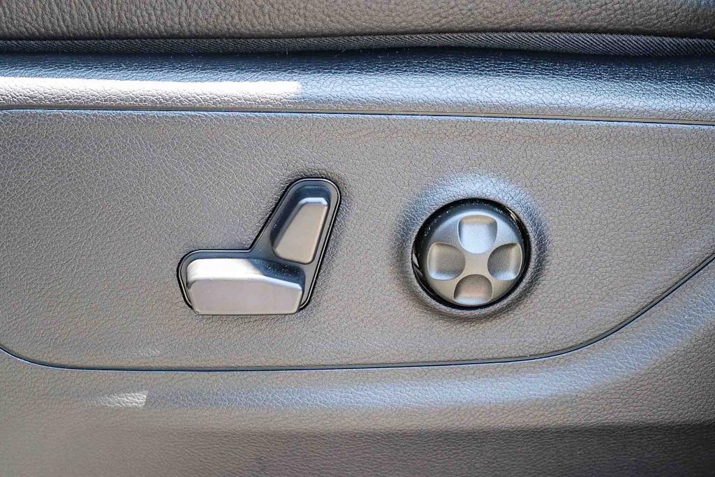 Thumbnail: 2026 RAM 1500 - 25