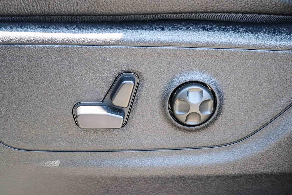 Thumbnail: 2026 RAM 1500 - 25