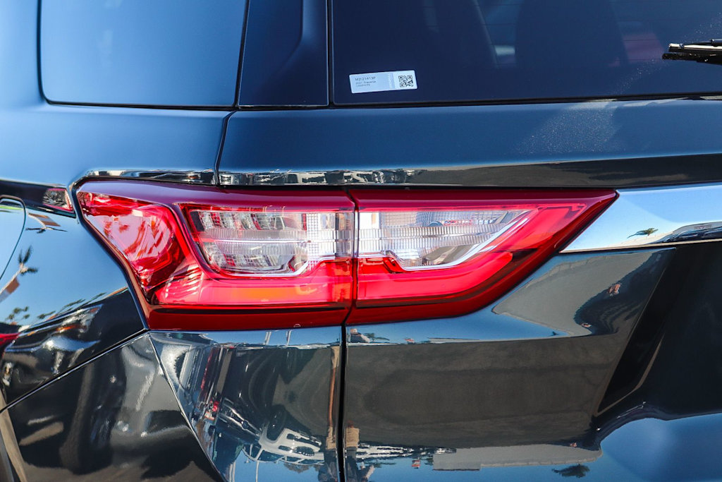 Thumbnail: 2021 Chevrolet Traverse - 16