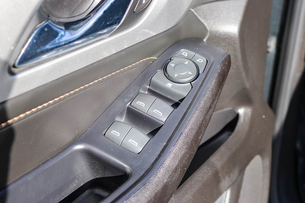 Thumbnail: 2021 Chevrolet Traverse - 23